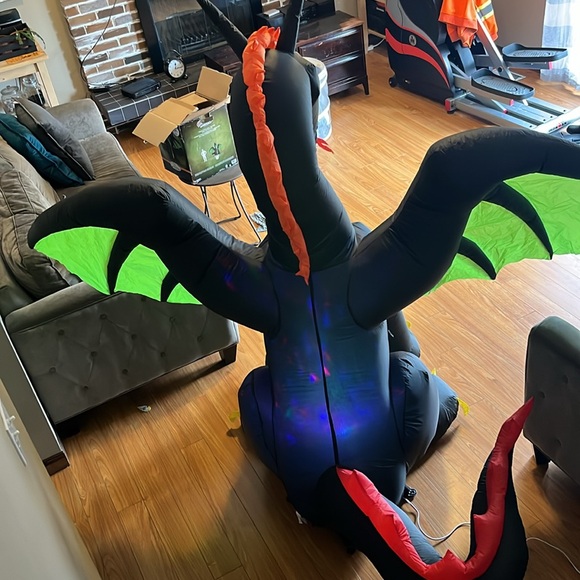 Halloween Gemmy 7.5 ft Project swirling color
Inflatable, yard decor prop - Picture 5 of 8